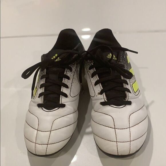❌1 hr sale ❌Adidas soccer shoes - Picture 1 of 5